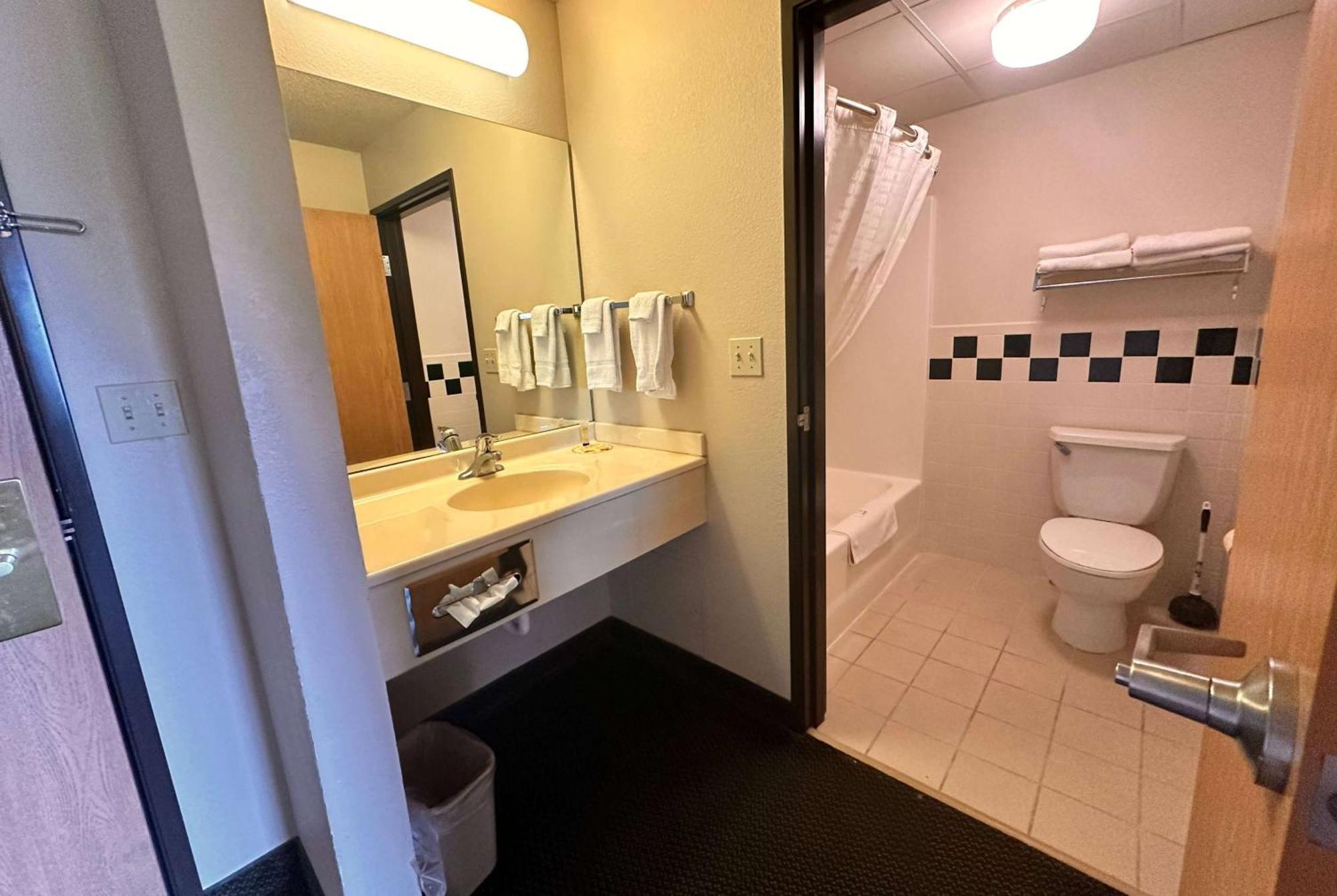 Hotel Shell Lodge, A Travelodge By Wyndham 3*