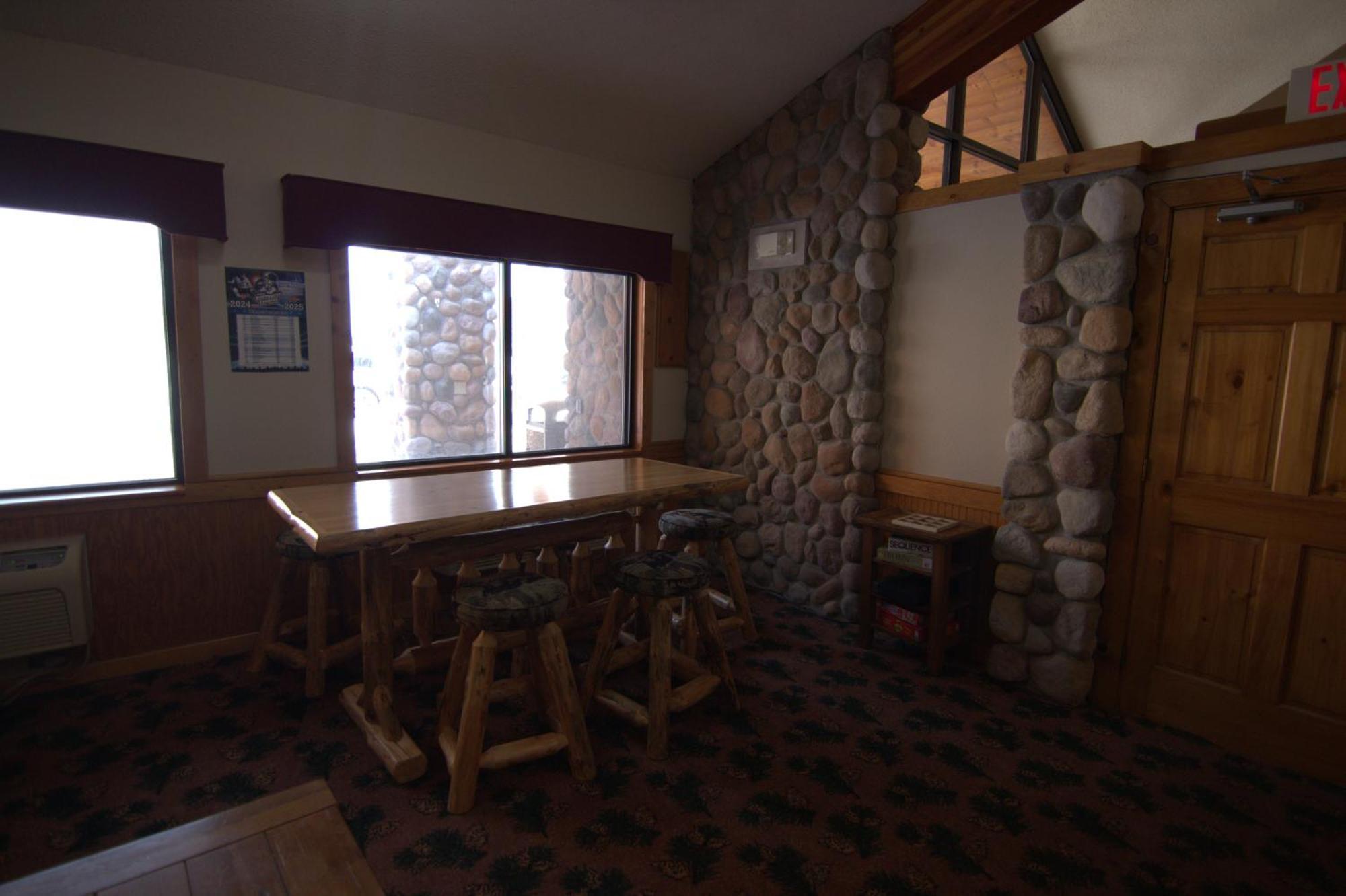Hotel Shell Lodge, A Travelodge By Wyndham Shell Lake